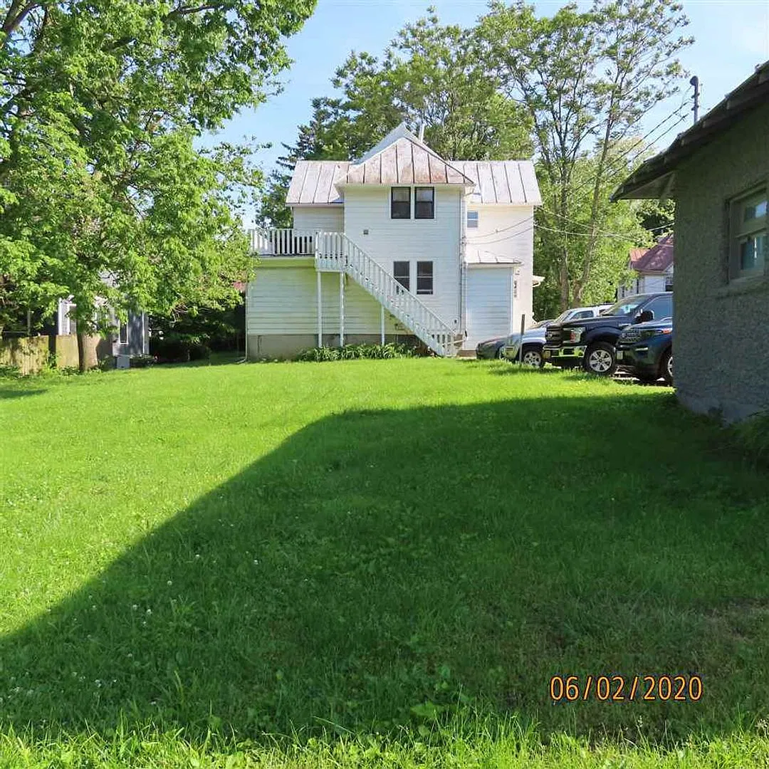 1024 E Burlington — Photo 3