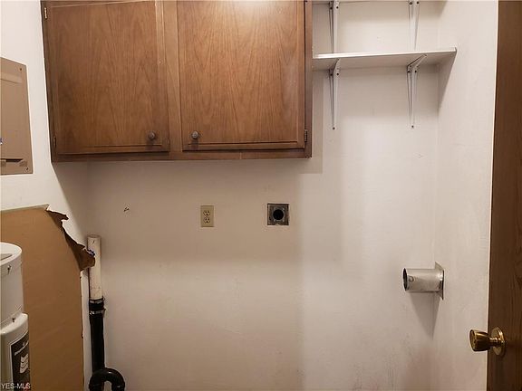 3rd image of 43002 Crestlane Dr