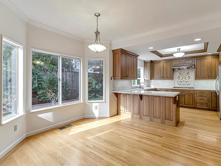 302 Tadley Ct — Photo 11