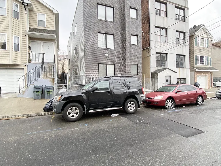 78 12th Ave #3 — Photo 1