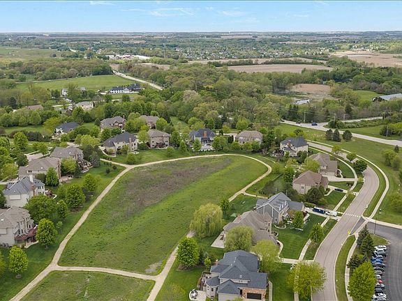 5th image of 430 Alberosky Way