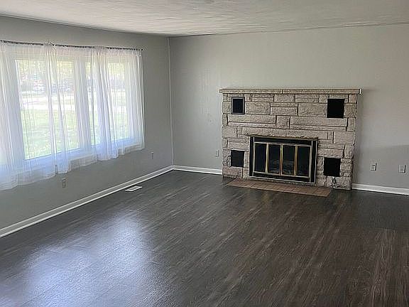 4th image of 5107 Lahmeyer Rd