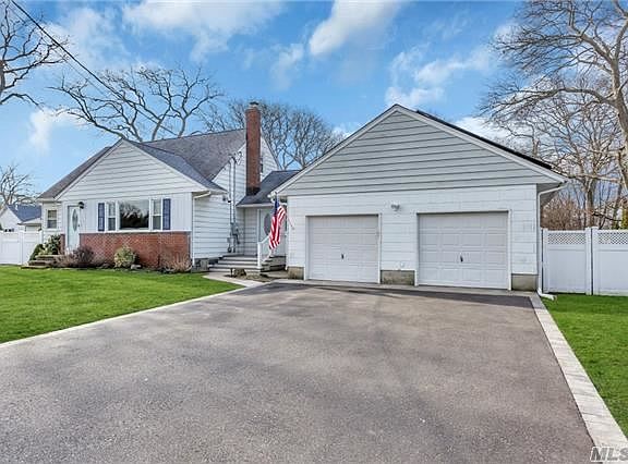 3rd image of 374 Blossom St