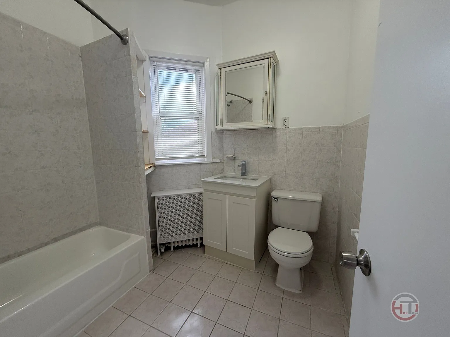 3 bed, 1000 sqft, $3,150 — Photo 2