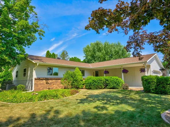 215 W Oak St, Cottage Grove, WI 53527