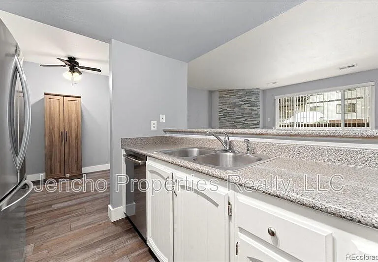 6350 Oak St #103 — Photo 10