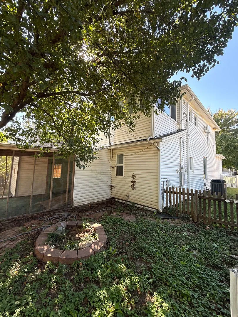 201 S. Cottonwood — Photo 4