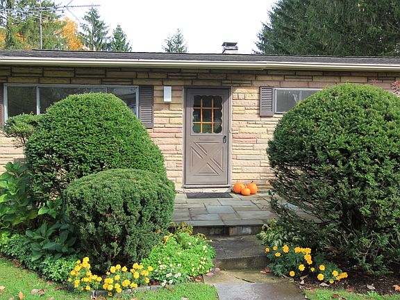 3rd image of 37 Hilltop Dr