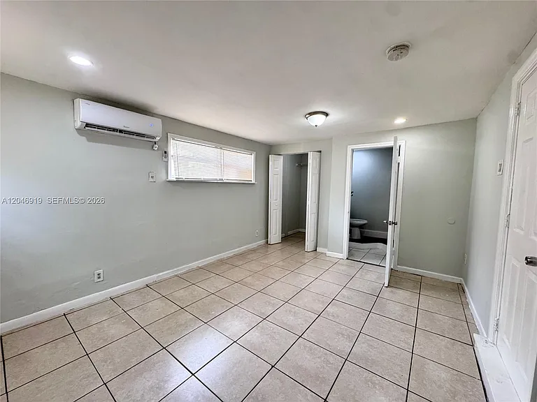 1801 NE 50th St — Photo 9