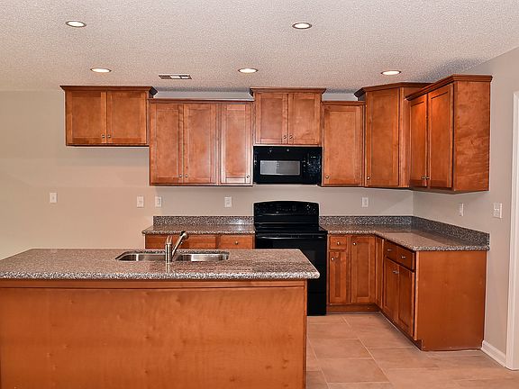 3rd image of 125 Bradford Circle