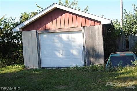 5th image of 21402 Mason St