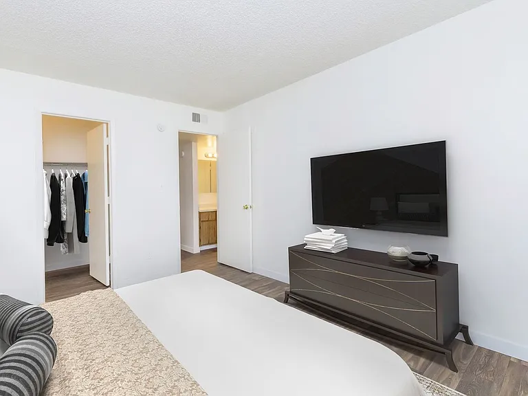 Lincoln Place Apartments — Photo 39