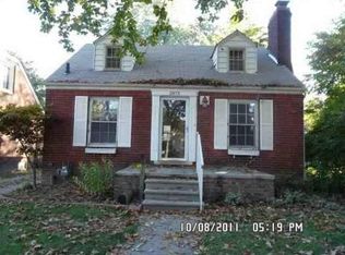 2073 Brys Dr, Grosse Pointe Woods, MI 48236