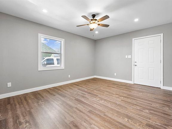 5th image of 2121 Wagner Ave