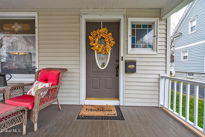 3rd image of 4 Grant Avenue