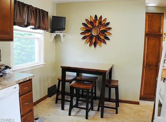 5th image of 404 Beechwood Dr