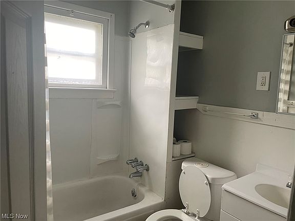 3rd image of 14400 Westropp Ave