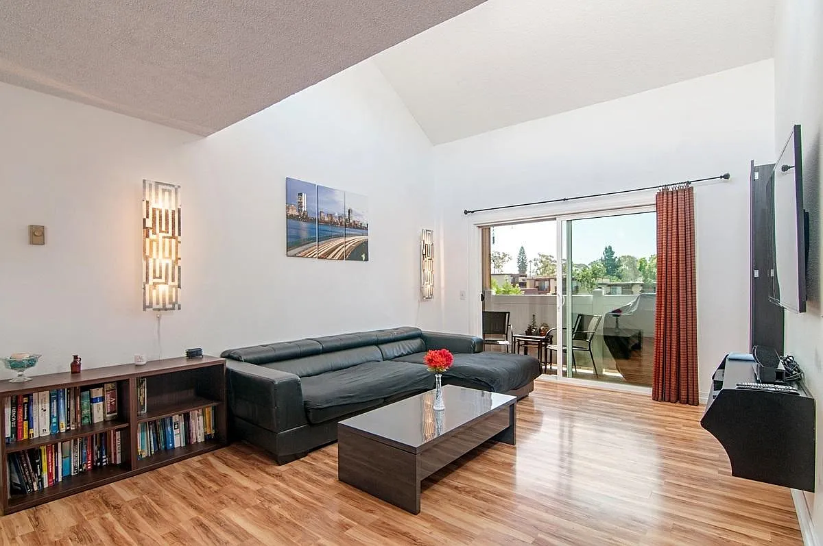 2 bed, 900 sqft, $2,550 — Photo 3