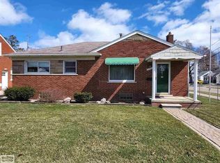 27000 Jefferson Ave, Saint Clair Shores, MI 48081