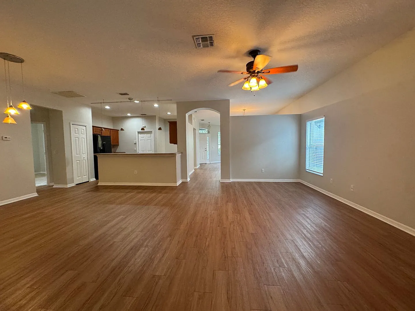 Avalon Lakes: 3 Bedroom, 2 Bathroom, 2 Car Garage home — Photo 3