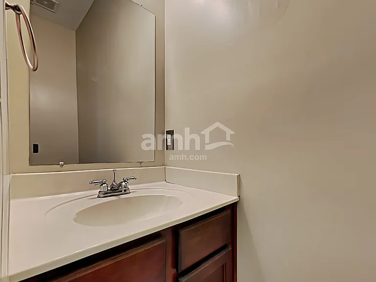 9321 N Fairmont Cir — Photo 8