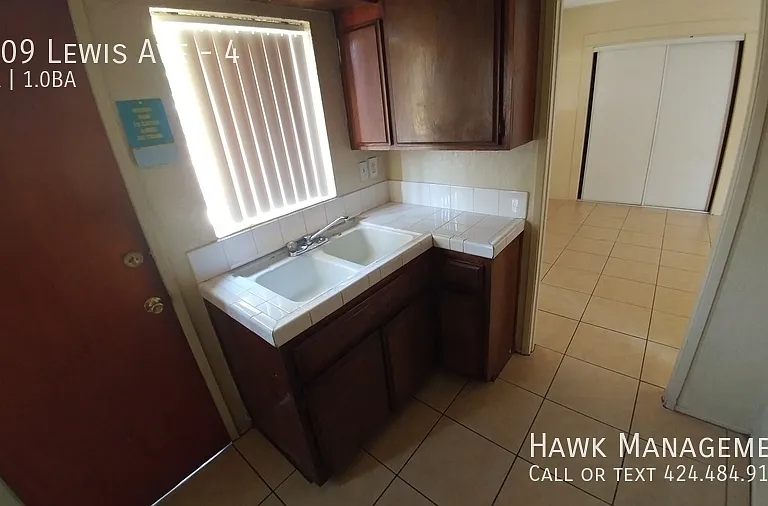 1709 Lewis Ave #4 — Photo 8