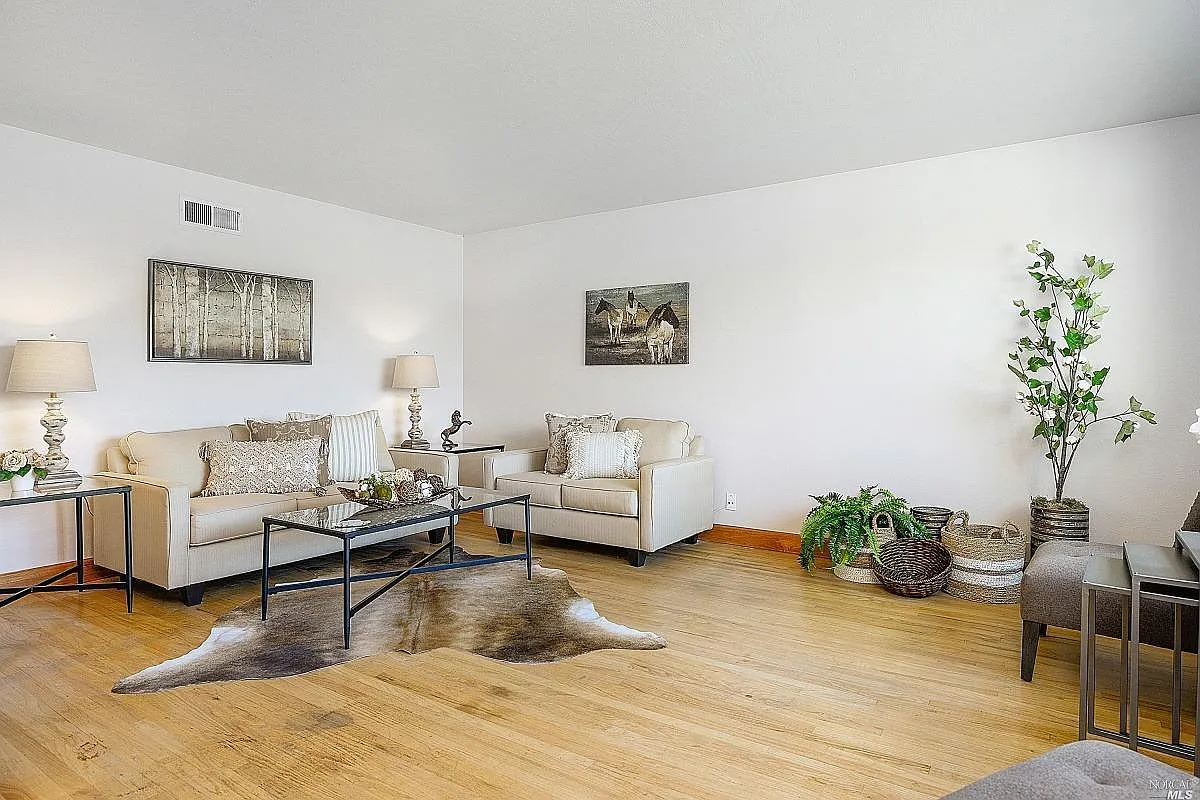 3 bed, 1421 sqft, $3,700 — Photo 4