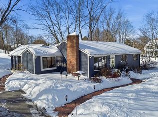 1 Hillcrest Rd, Bedford, MA 01730