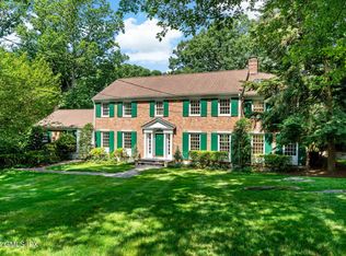 19 Red Coat Ln, Greenwich, CT 06830