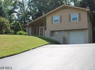 502 Beaumont Dr, Altoona, PA 16602