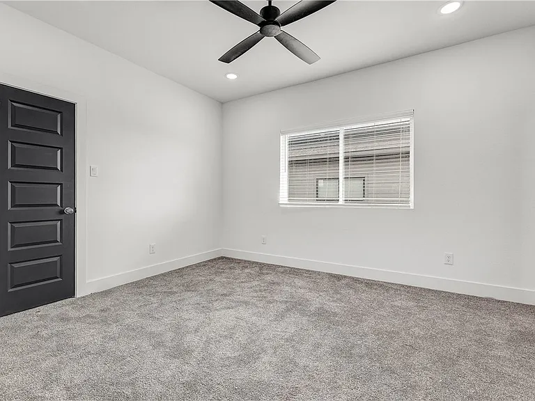 3008 Alpha Wolf Ct — Photo 24