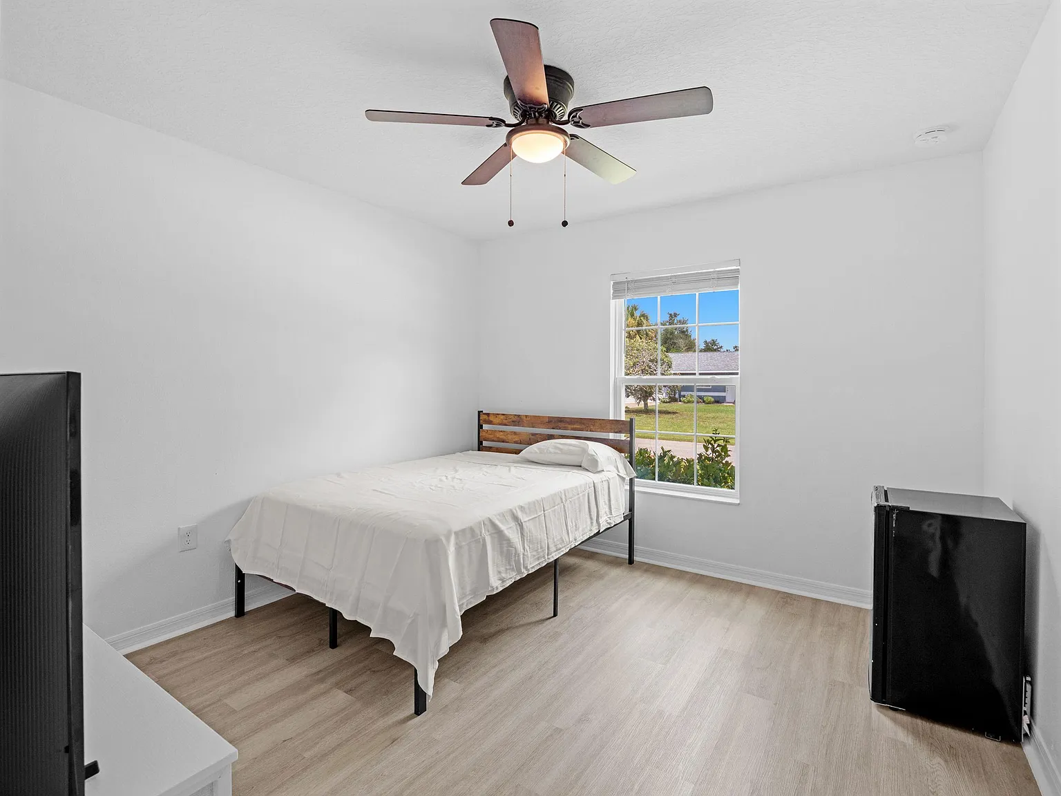 4 bed, 2.0 bath, 1300 sqft, $936 — Photo 1