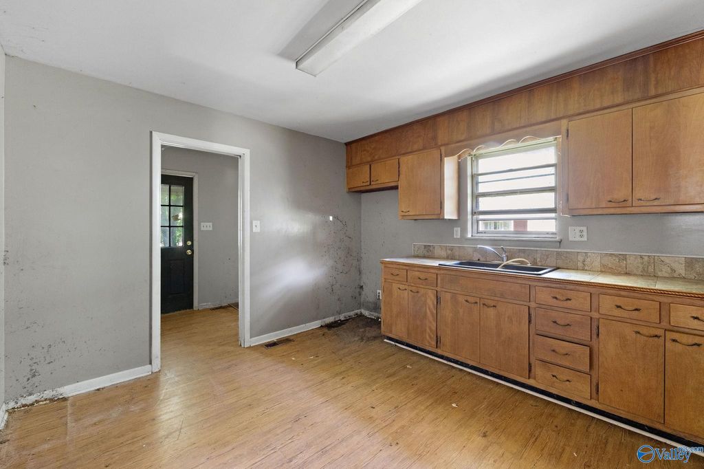 1616 Chestnut St SE, Decatur, AL - View 6