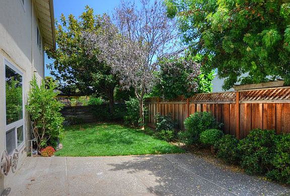 Private Backyard - Gardening Service Included