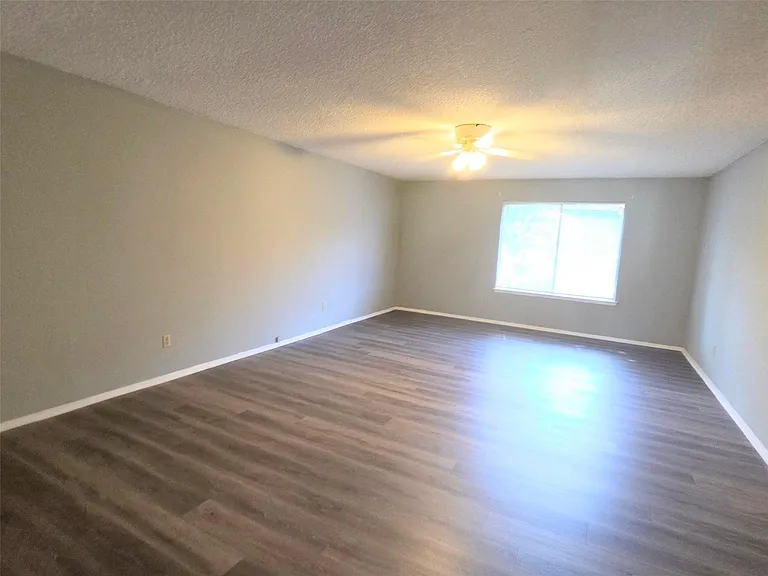 10526 Chapel Hill Dr — Photo 22