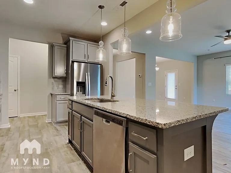 8645 River Ridge Dr — Photo 2