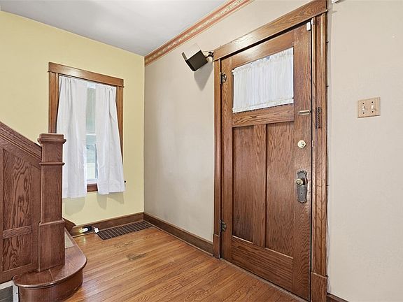 4th image of 1415 W Grant St