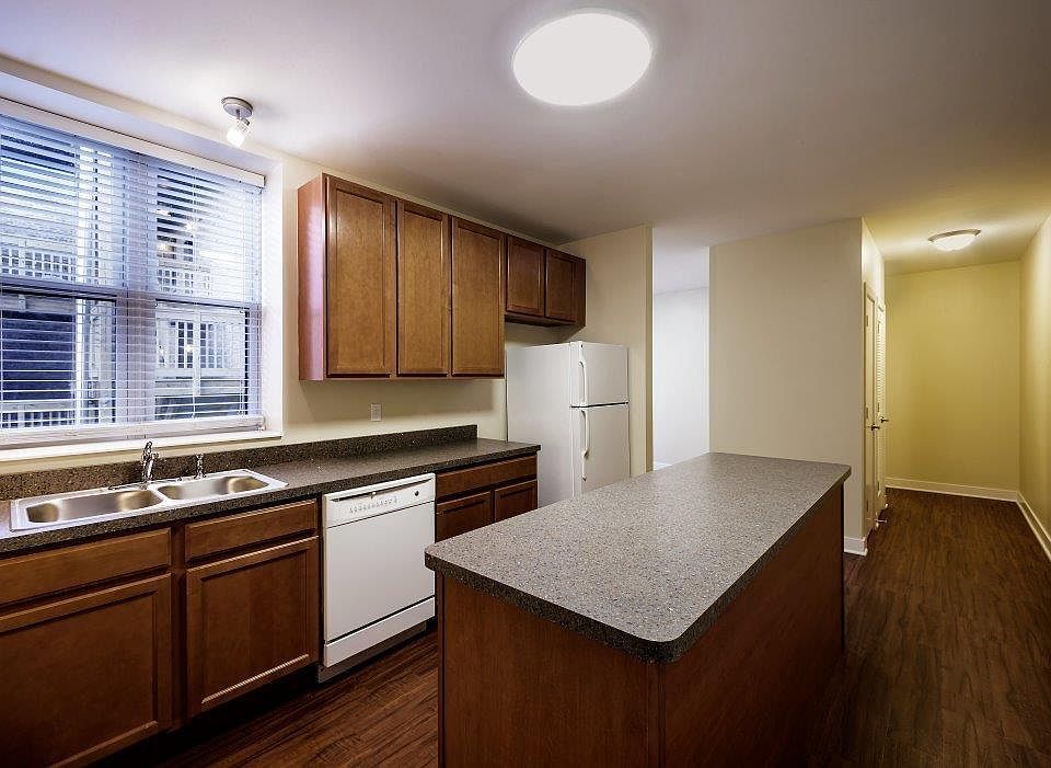 2nd image of 323 E 48th St #3W
