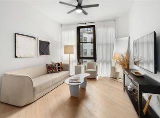 800 Embassy Dr APT 421, Austin, TX 78702