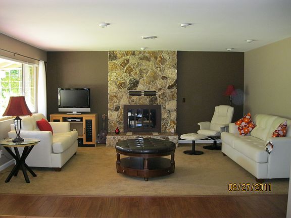 Living Room W/Fireplace