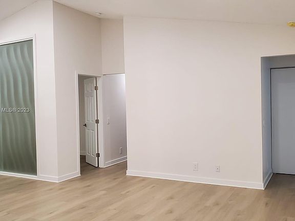 4th image of 1571 Orion Ln