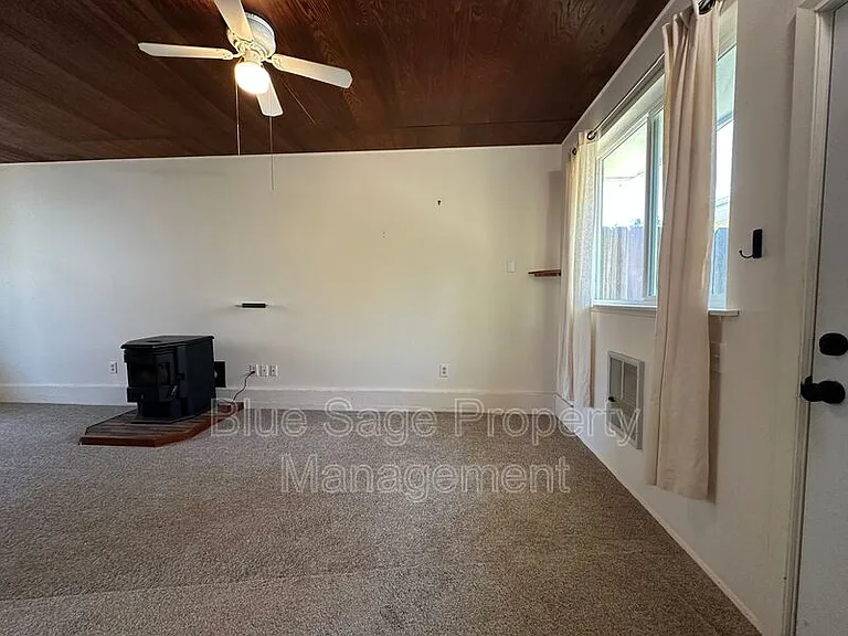 500 S 3rd Pl — Photo 6