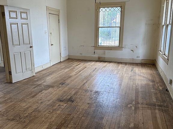4th image of 615 VIRGINIA BLVD