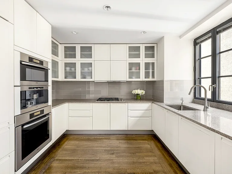985 Park Ave #12/13 — Photo 5