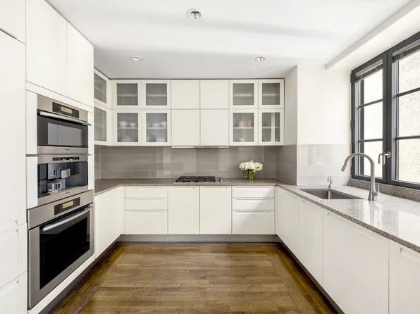 985 Park Avenue image 4 of 16