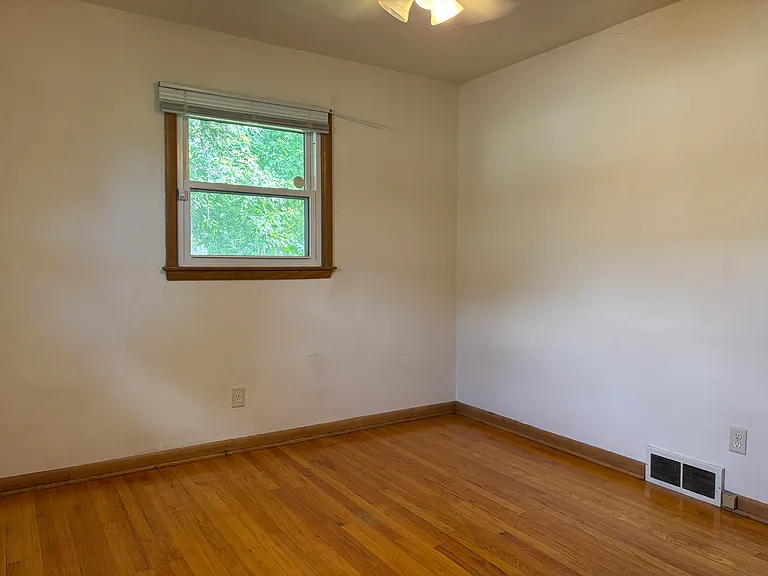 6321 Roselawn Ave — Photo 13