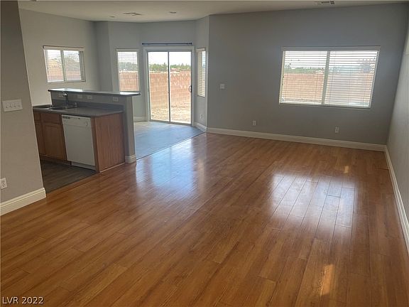 2nd image of 3781 Carisbrook Dr
