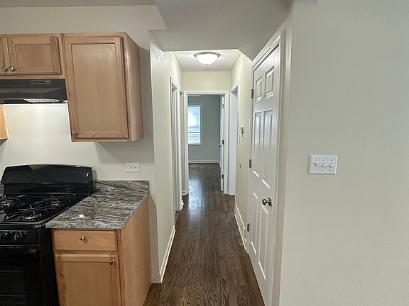 4th image of 315 Taft St