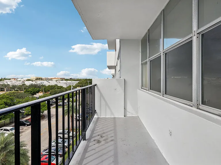 1 Bed 1.5 Bath Unit
