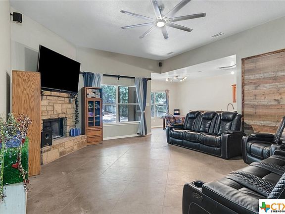 5th image of 104 S Kaupo Dr